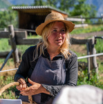 © Julie vous présente la petite  ferme d'avant - Alpes Photographies