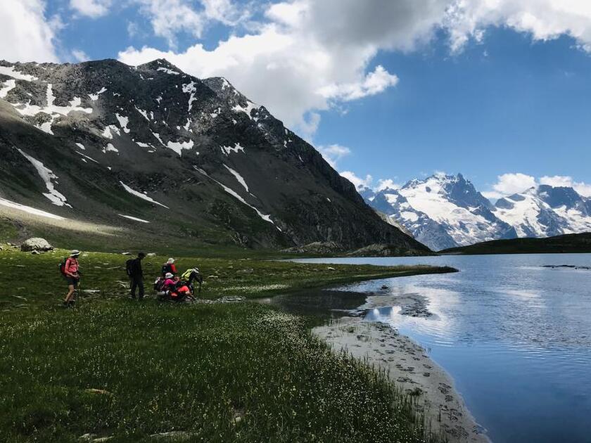 © Vue sur lac et montagne - Patrick Morillon