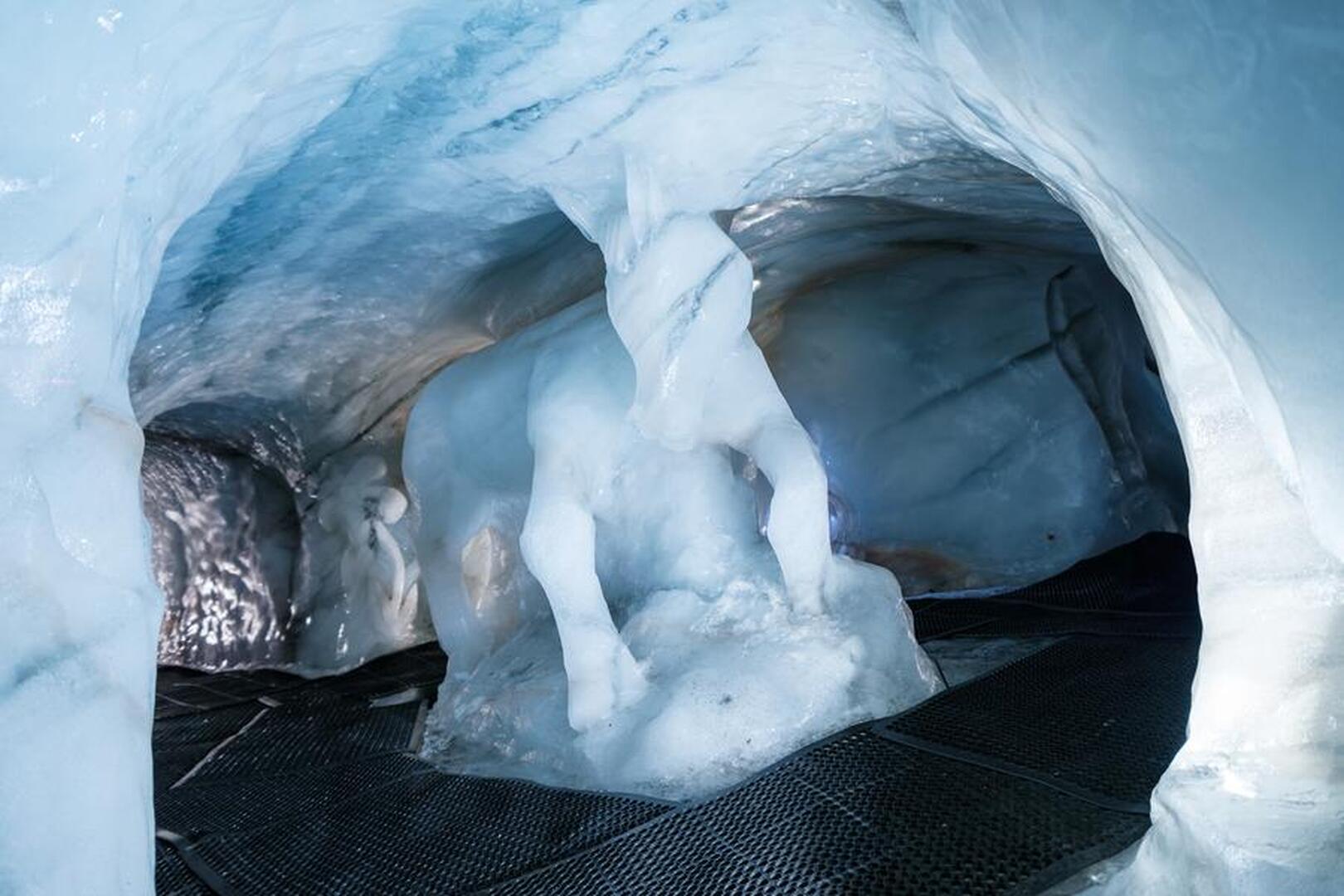 Grotte de glace à 3200m